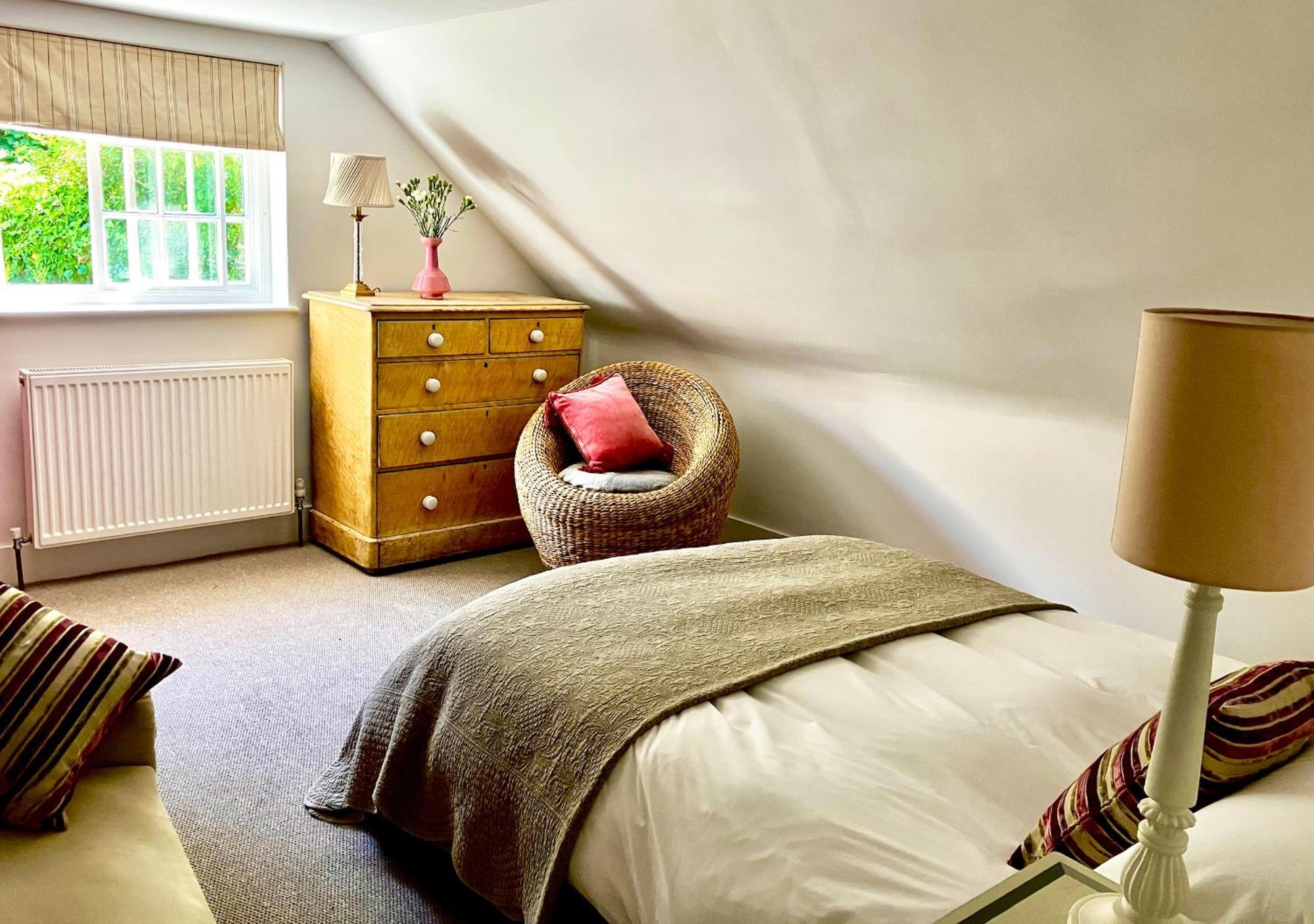 ヘイスティングス ジ オールド レクトリー Bed & Breakfast エクステリア 写真